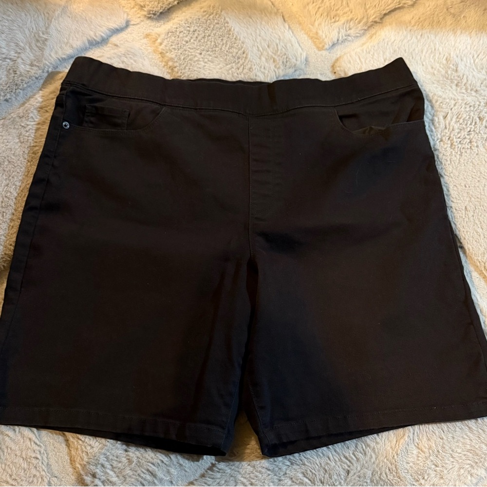 DKNY Women's Classic Black Bermudas